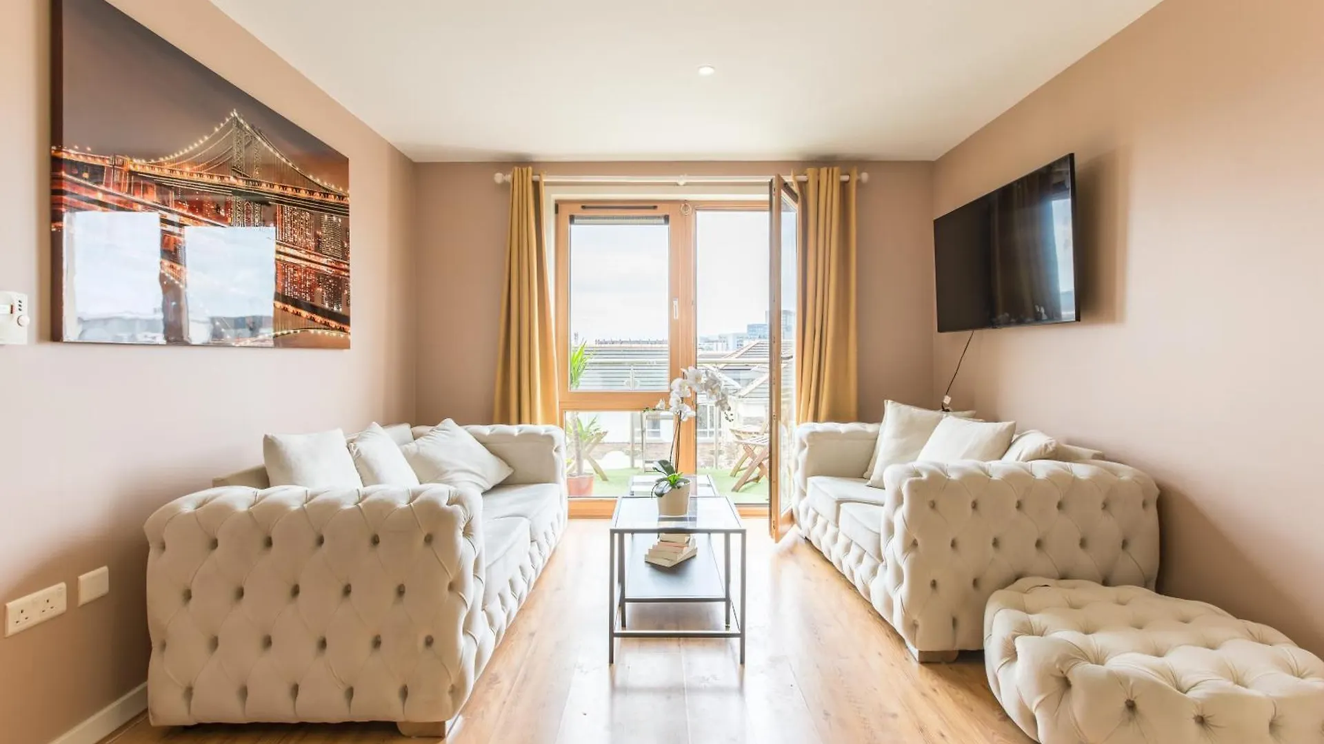 Stylish Central Apt At Aviva location